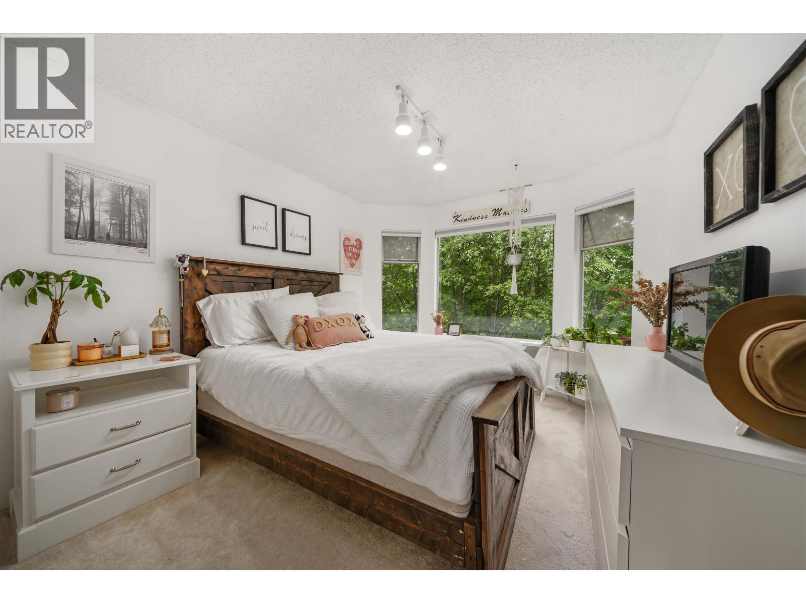 175 1140 Castle Crescent Property Photo 21