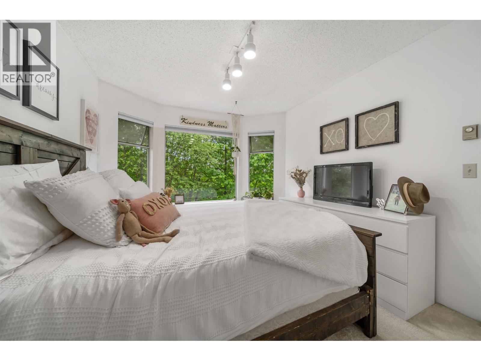 175 1140 Castle Crescent Property Photo 22