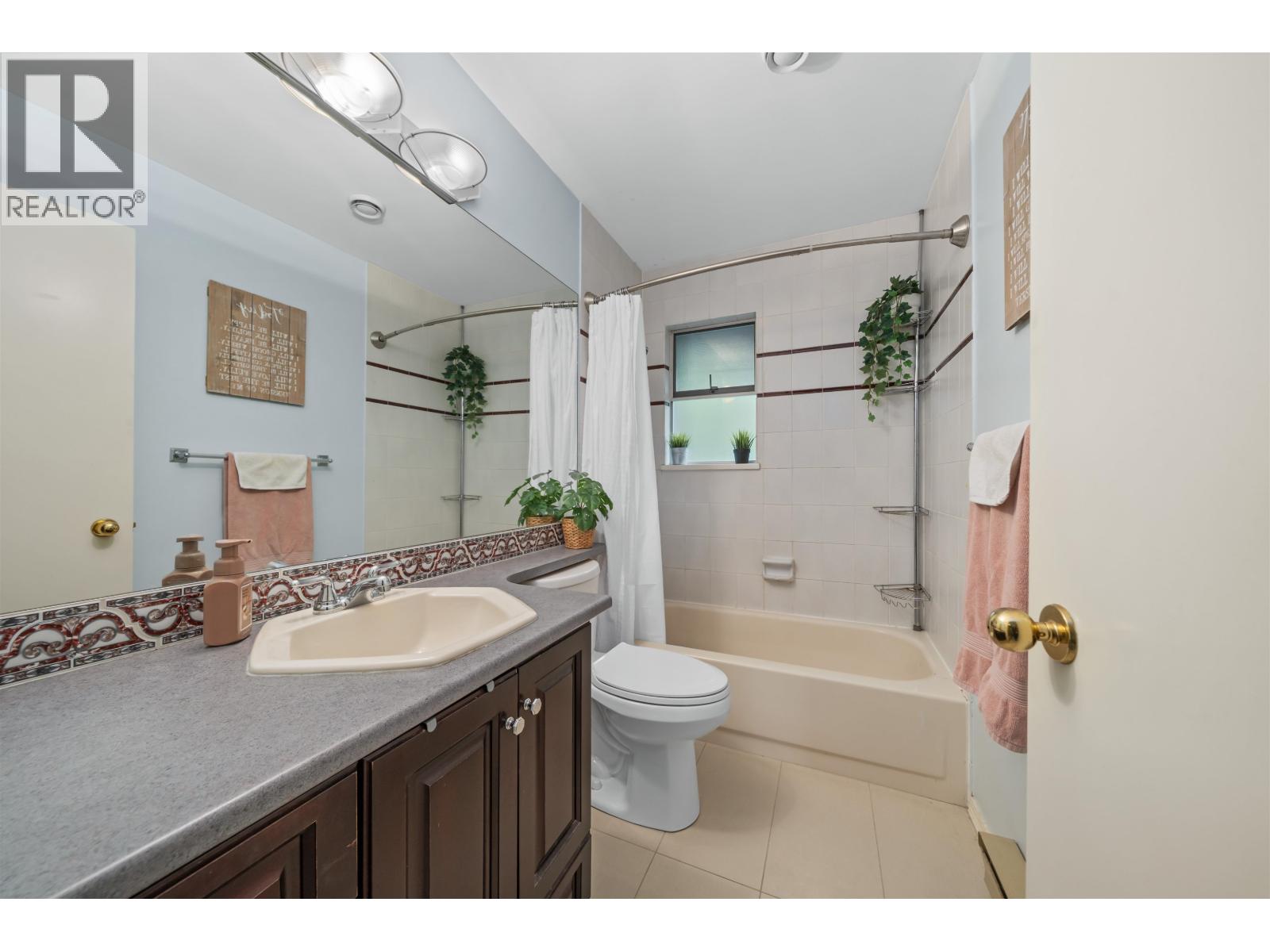 175 1140 Castle Crescent Property Photo 23