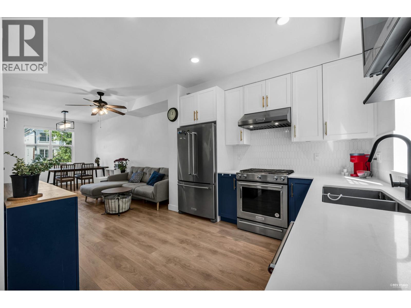 103 707 Robinson Street Property Photo 5