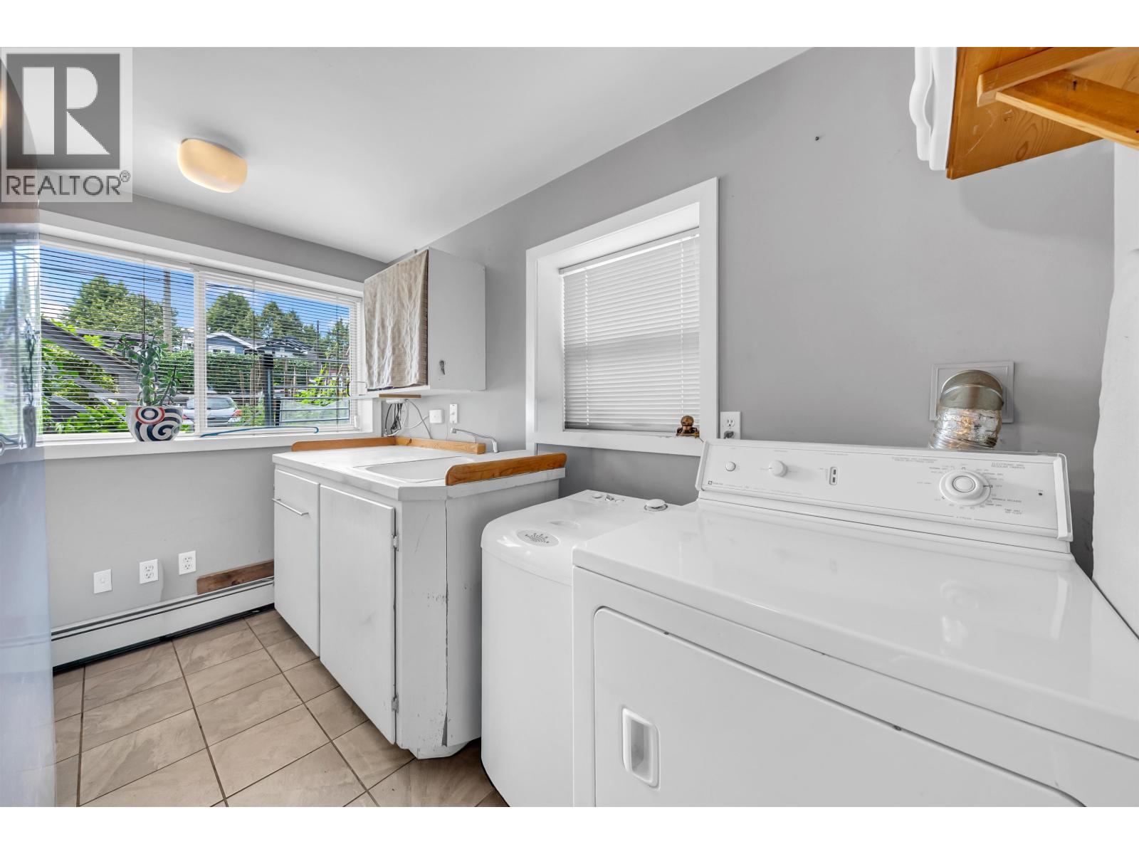 2474 E 5th Avenue Property Photo 17