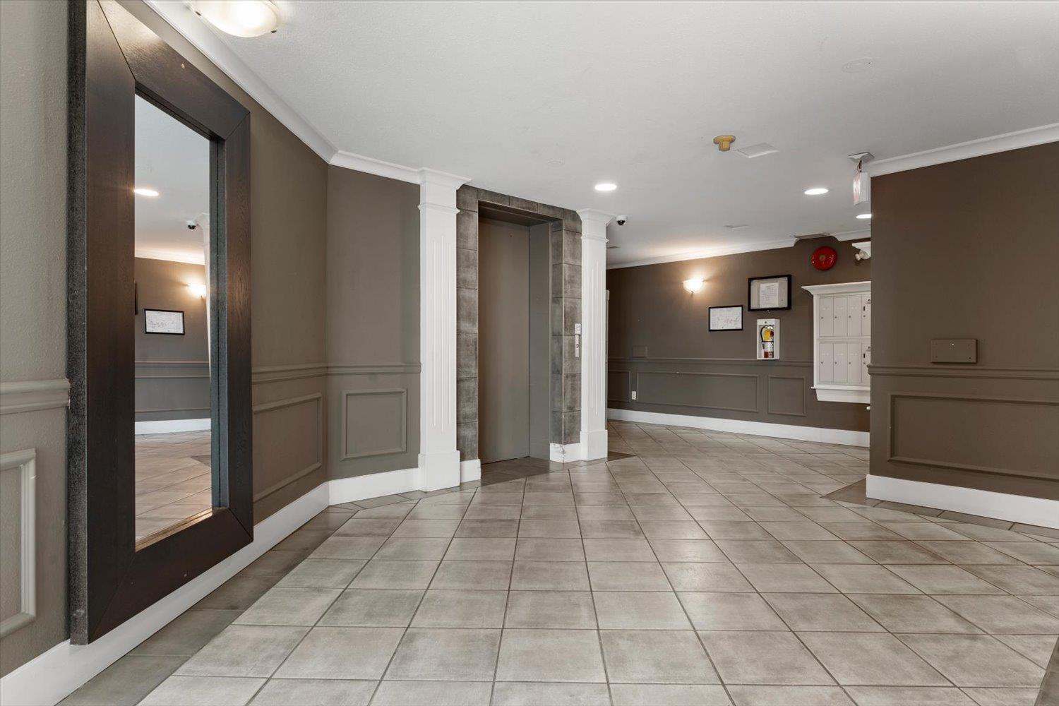 222 32725 George Ferguson Way Property Photo 2