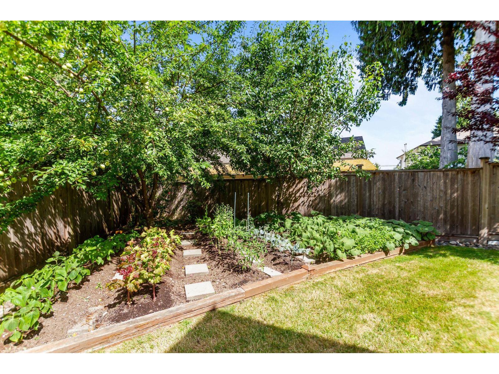 11167 160a Street Property Photo 38