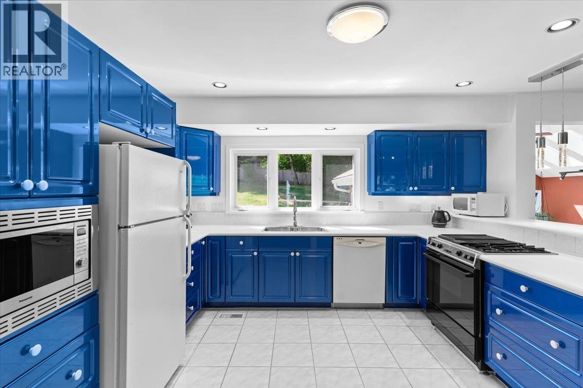 1866 Eastern Drive Property Photo 4