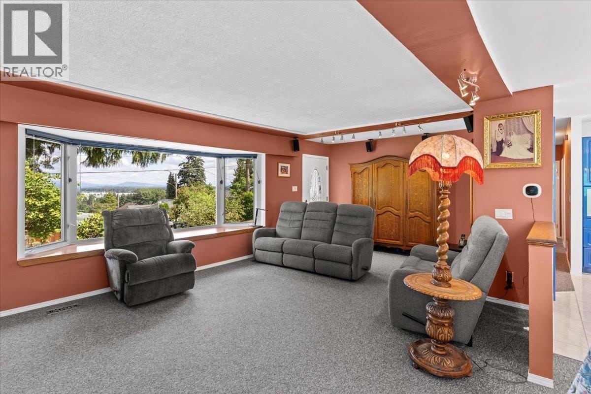 1866 Eastern Drive Property Photo 12
