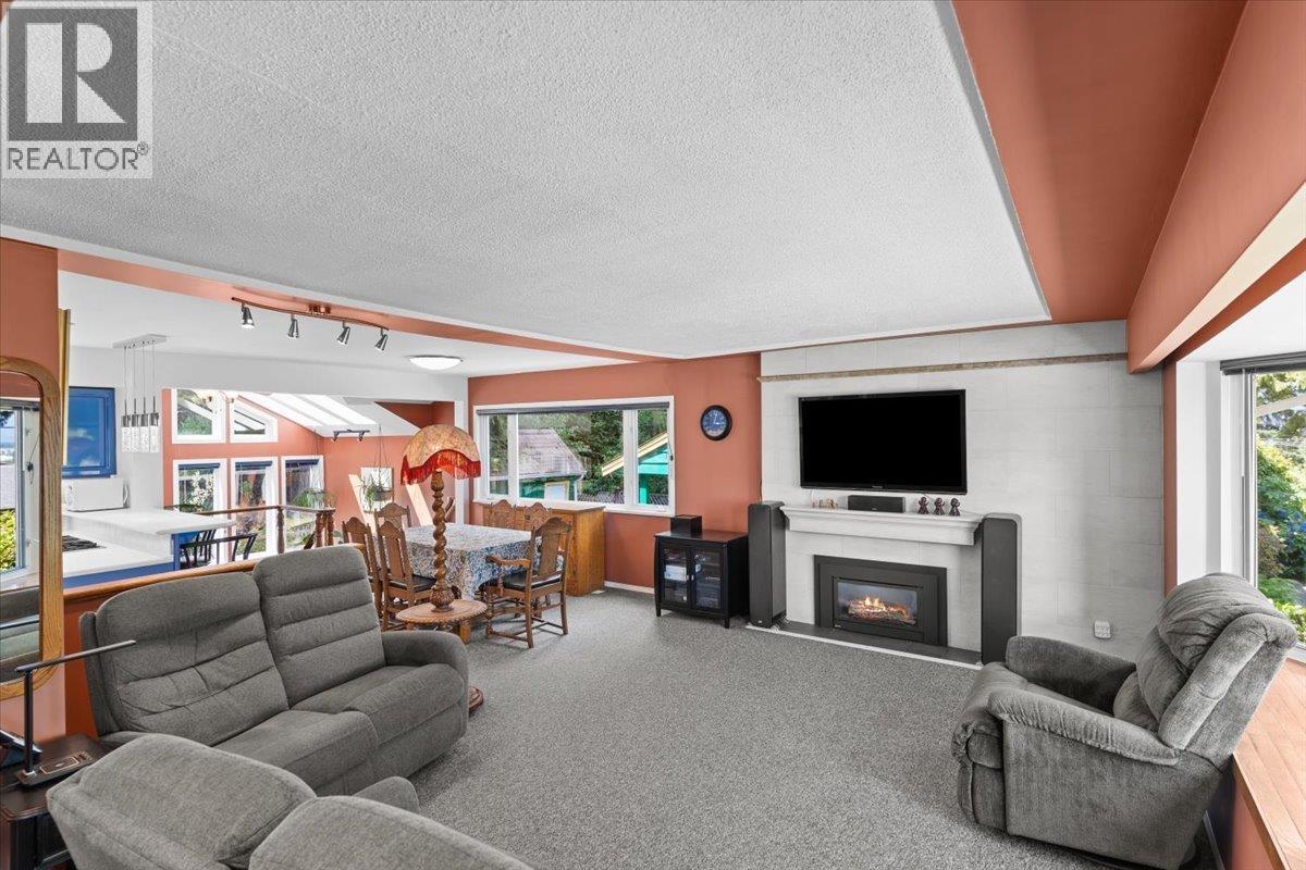 1866 Eastern Drive Property Photo 13