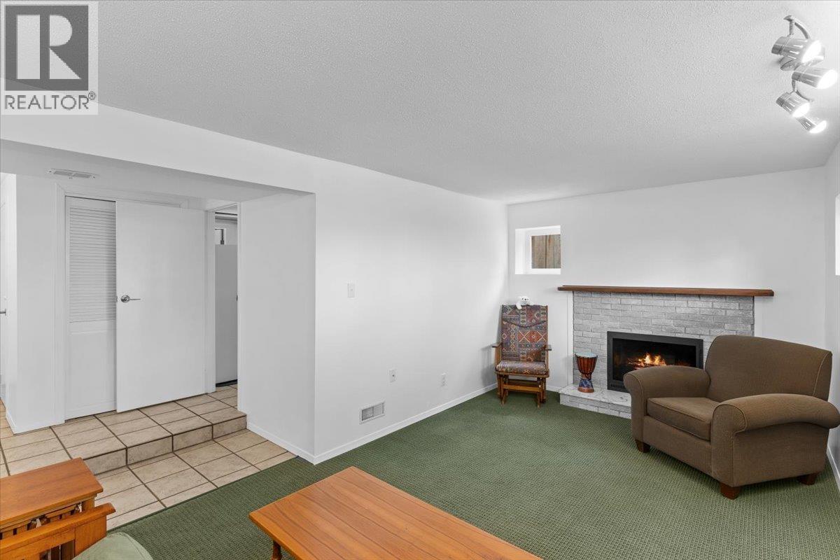 1866 Eastern Drive Property Photo 16