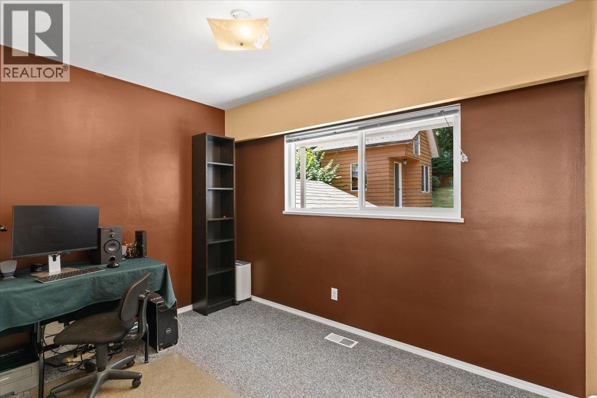 1866 Eastern Drive Property Photo 17