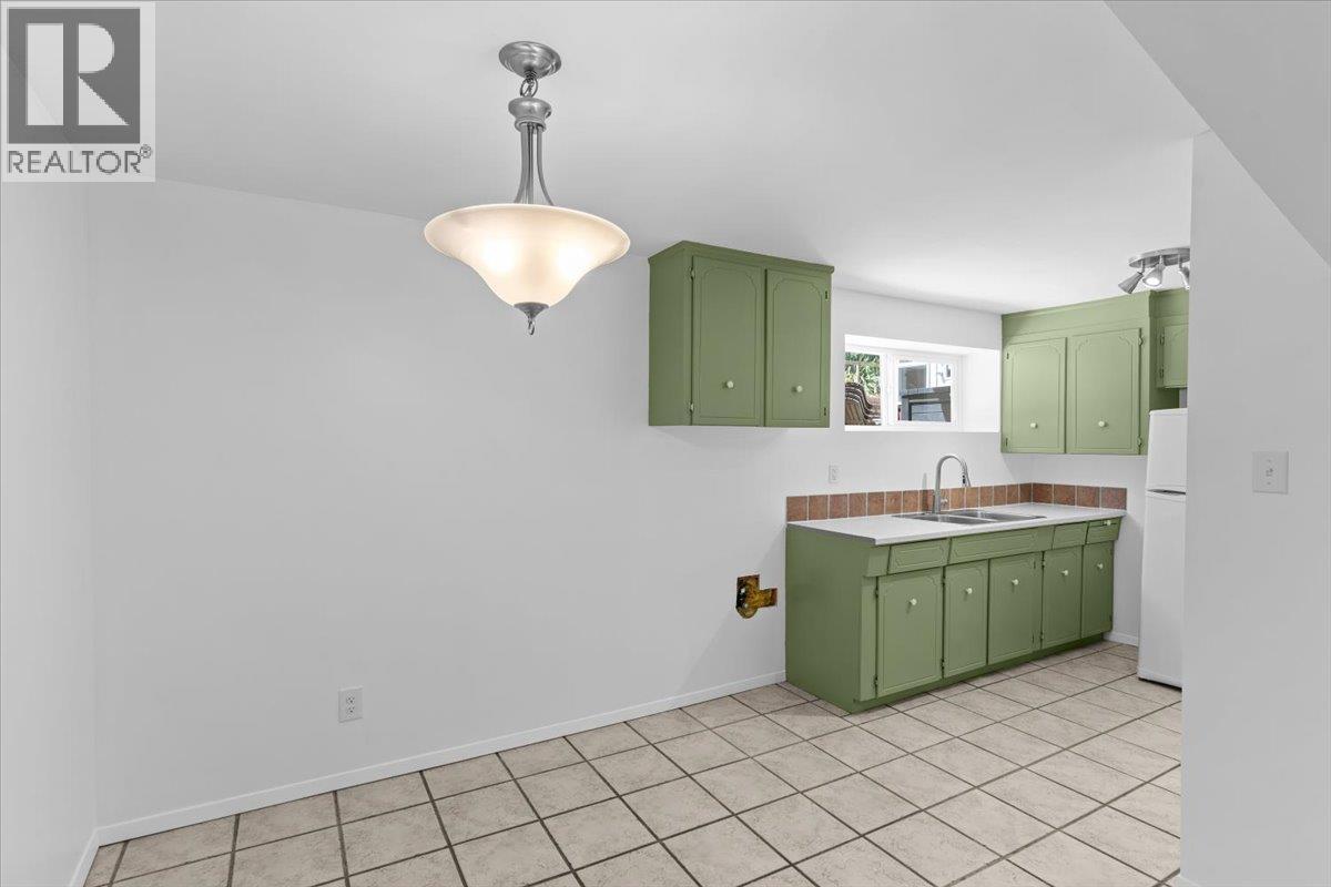 1866 Eastern Drive Property Photo 29