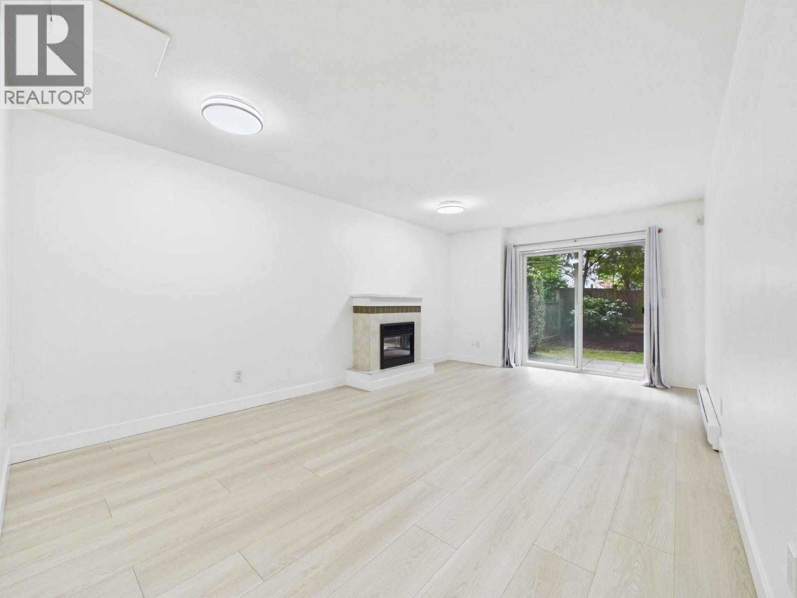 7 5525 Halley Avenue Property Photo 3