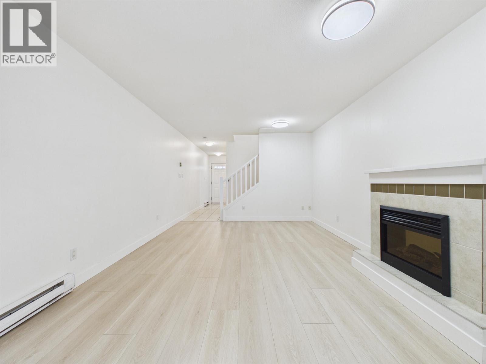 7 5525 Halley Avenue Property Photo 6