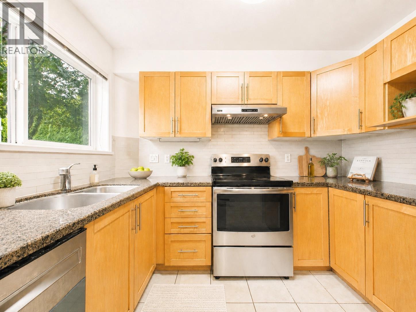 7 5525 Halley Avenue Property Photo 18