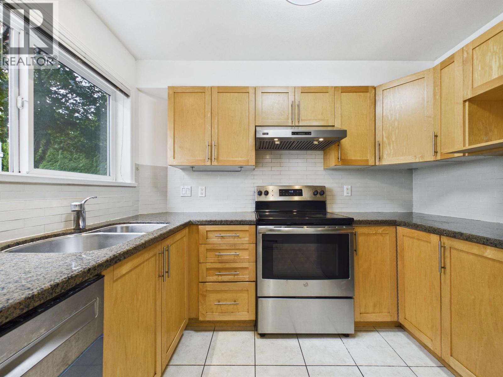 7 5525 Halley Avenue Property Photo 19