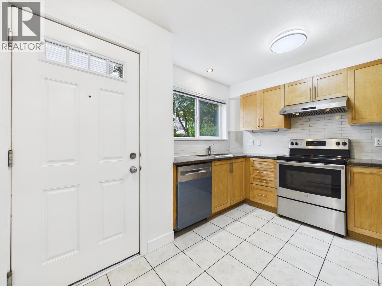 7 5525 Halley Avenue Property Photo 21