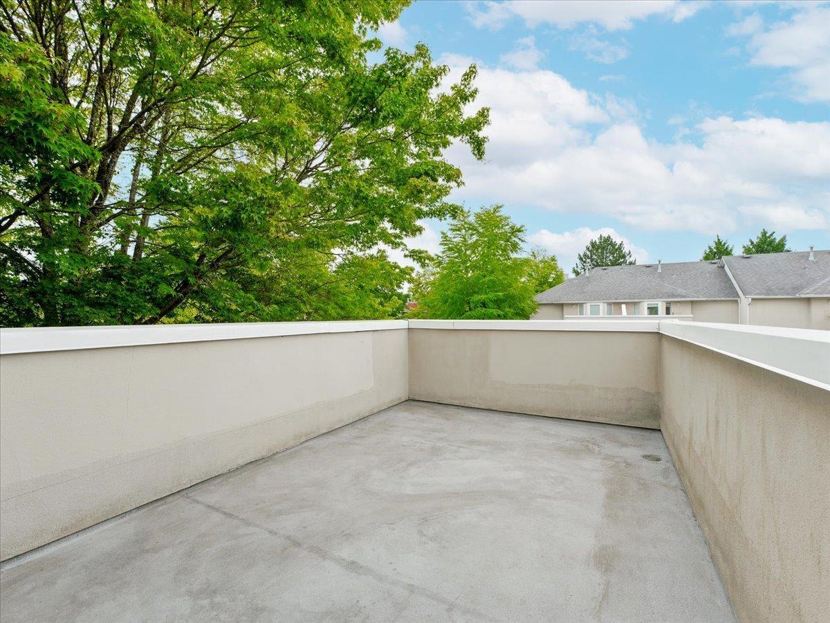 14 9926 151 Street Property Photo 16