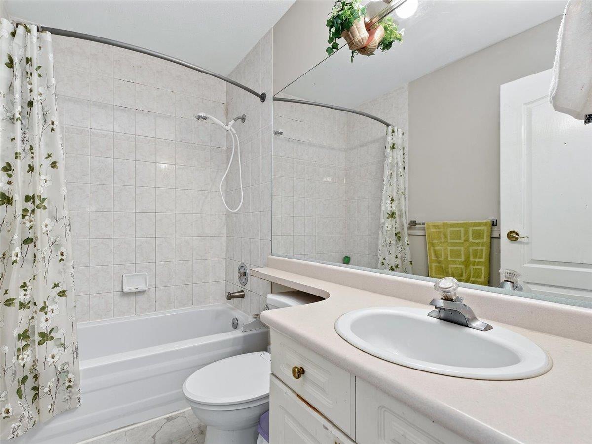 14 9926 151 Street Property Photo 23