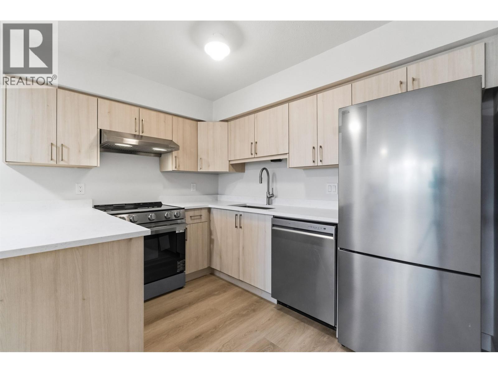 305 2928 Commercial Drive Property Photo 6