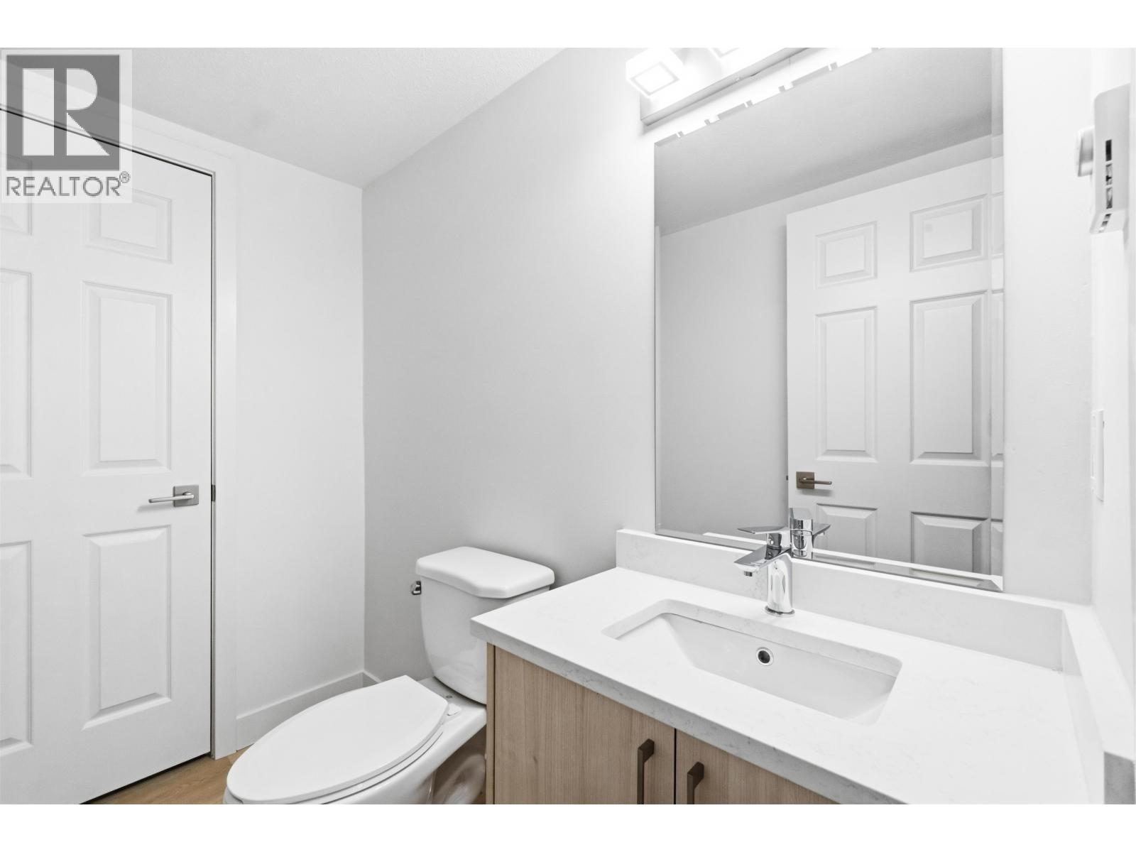 305 2928 Commercial Drive Property Photo 8