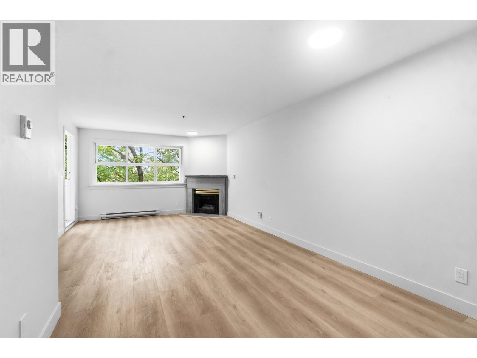305 2928 Commercial Drive Property Photo 17