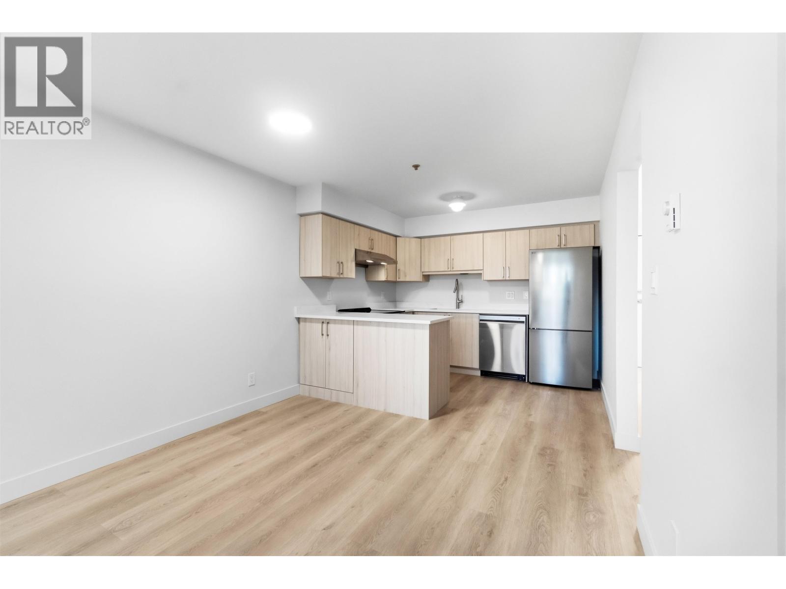 305 2928 Commercial Drive Property Photo 20