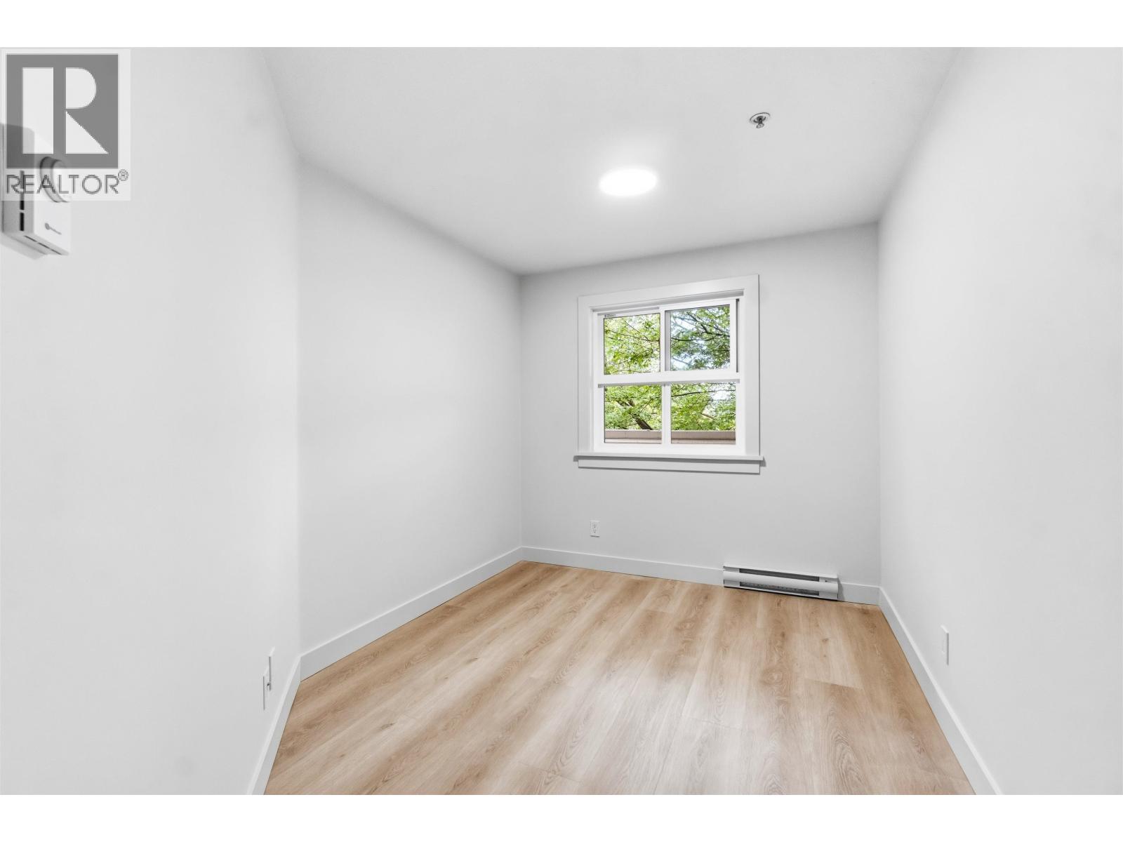 305 2928 Commercial Drive Property Photo 21