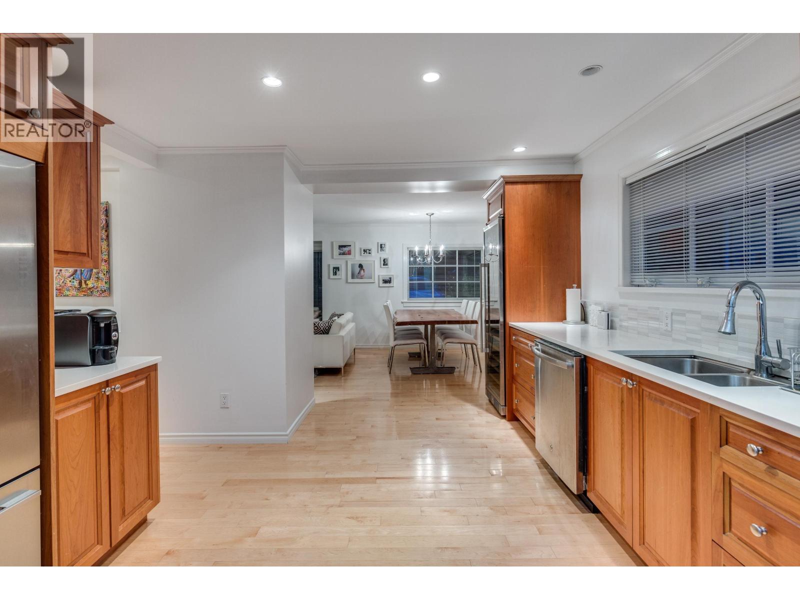 6431 Rosebery Avenue Property Photo 6