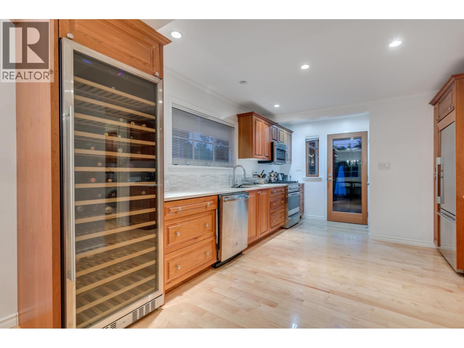 6431 Rosebery Avenue Property Photo 7