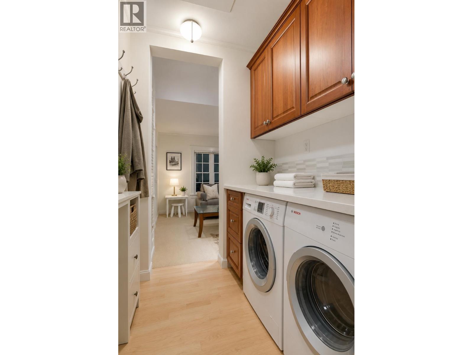 6431 Rosebery Avenue Property Photo 12