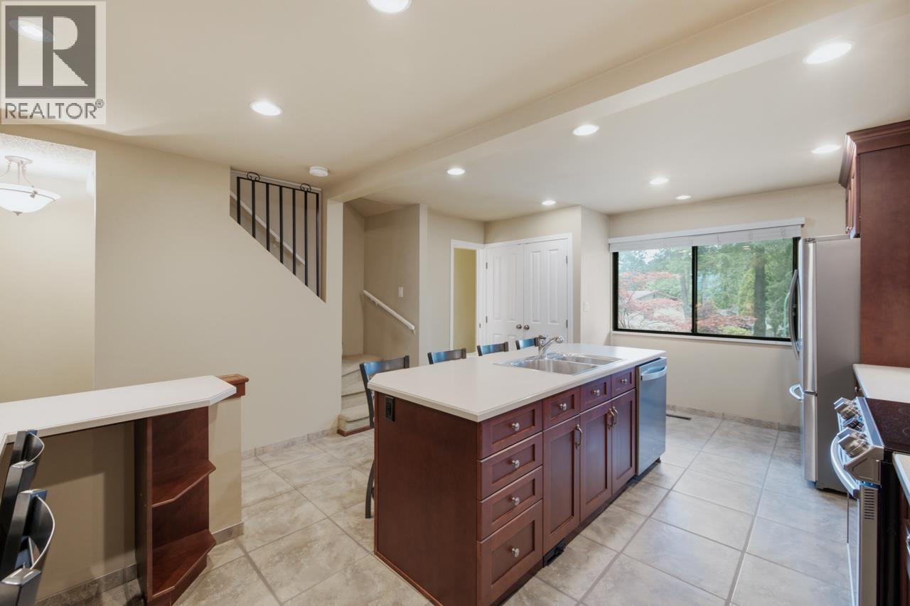 7 2990 Mariner Way Property Photo 5
