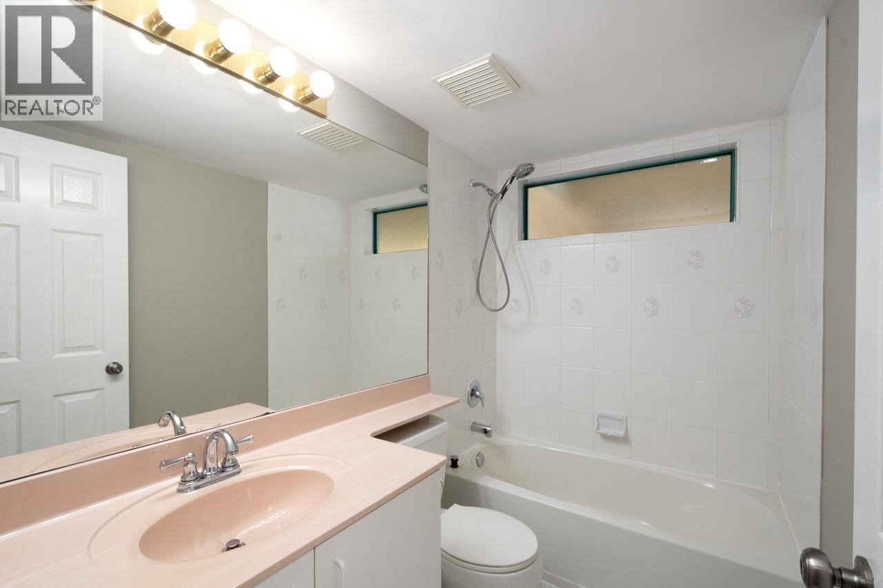 108e 3081 Glen Drive Property Photo 26