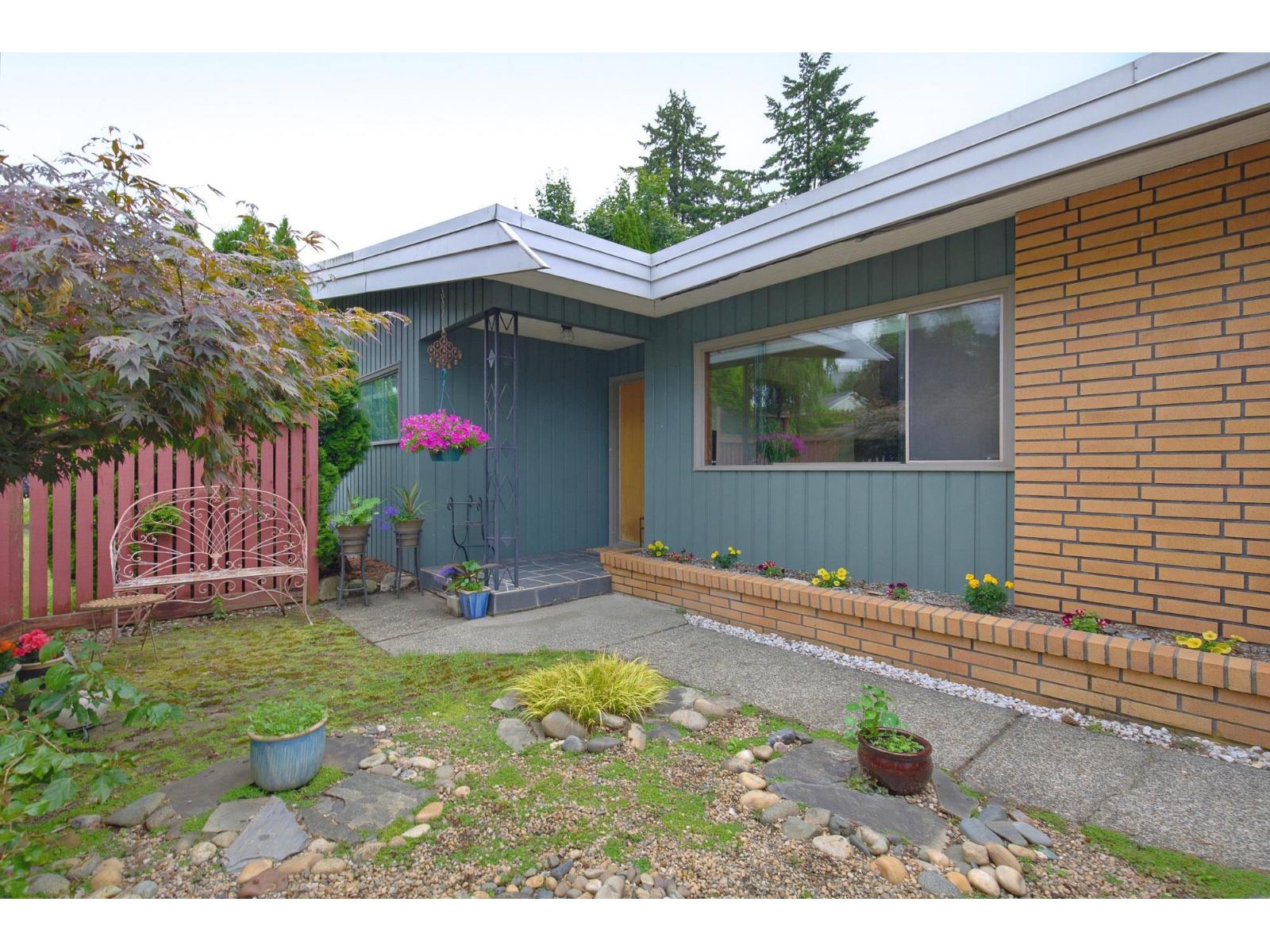 2822 Upland Crescent Property Photo 1