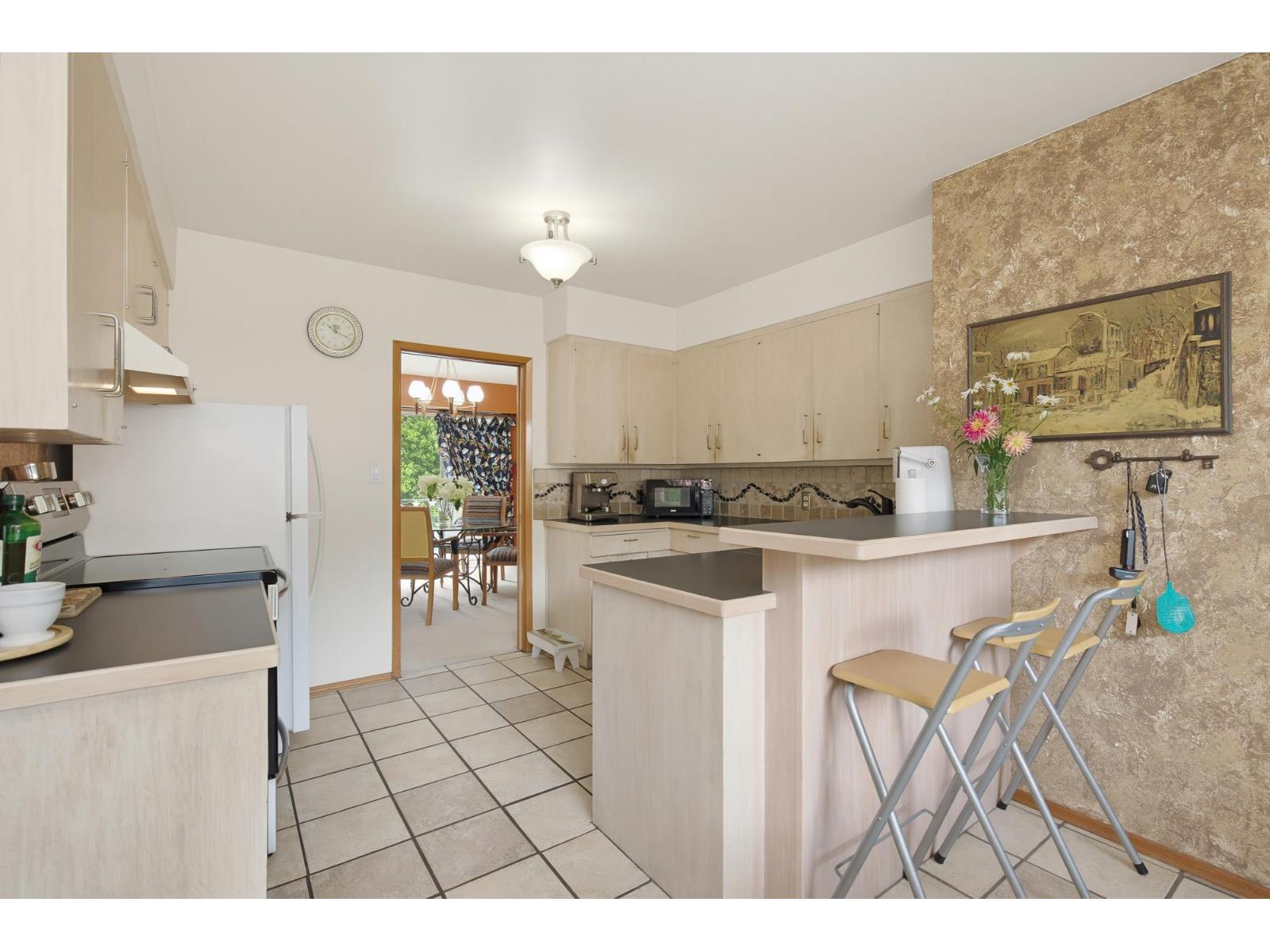 2822 Upland Crescent Property Photo 2