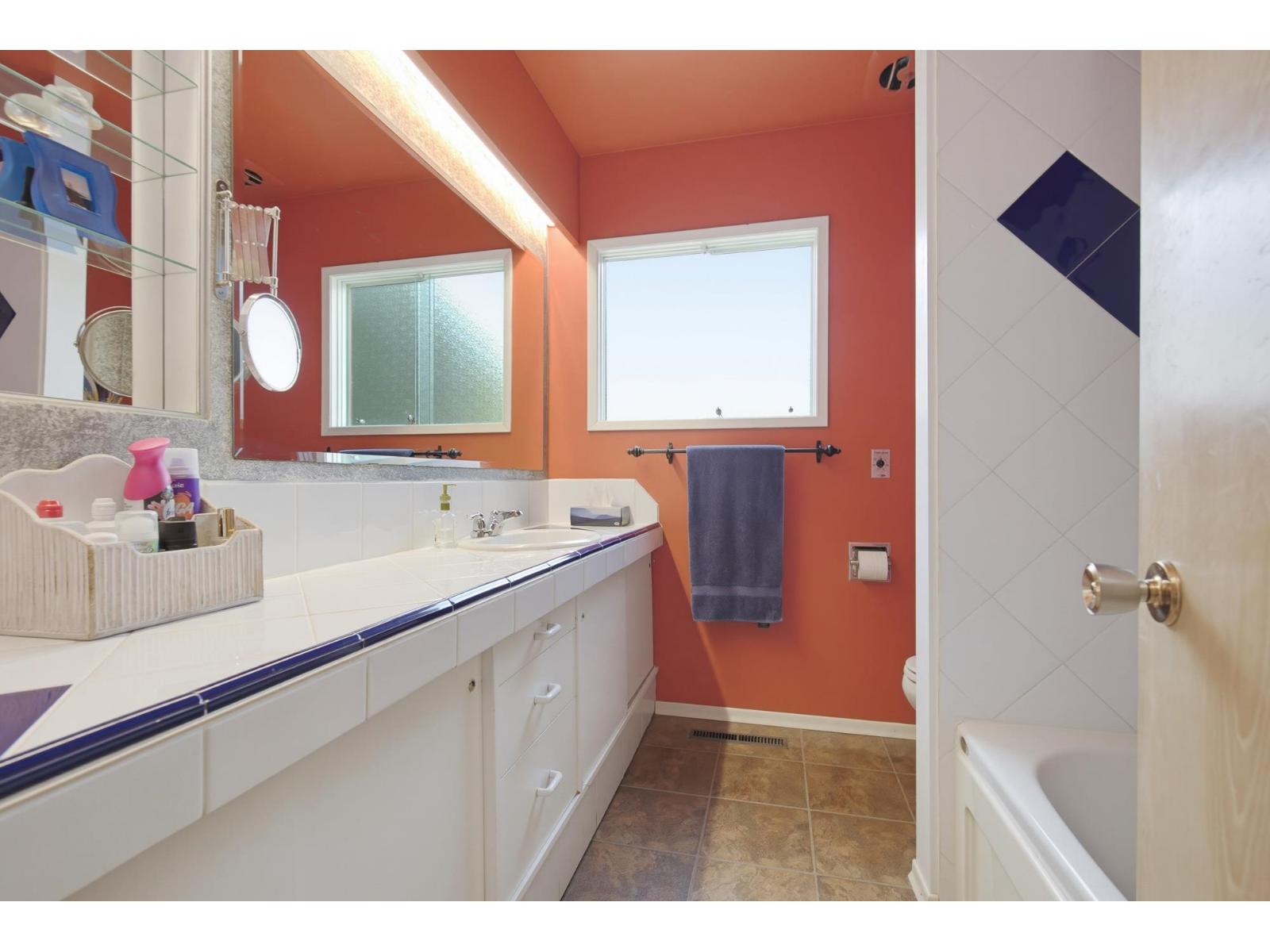 2822 Upland Crescent Property Photo 18