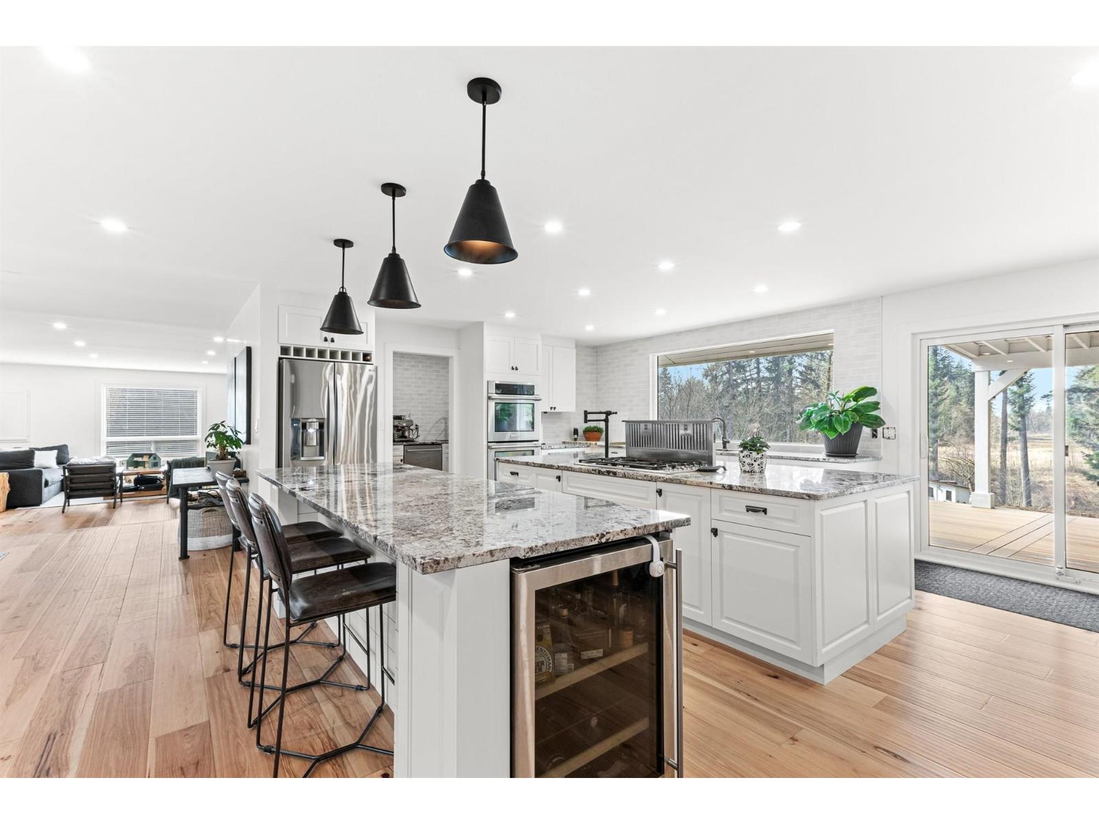 7025 Hesslea Crescent Property Photo 9