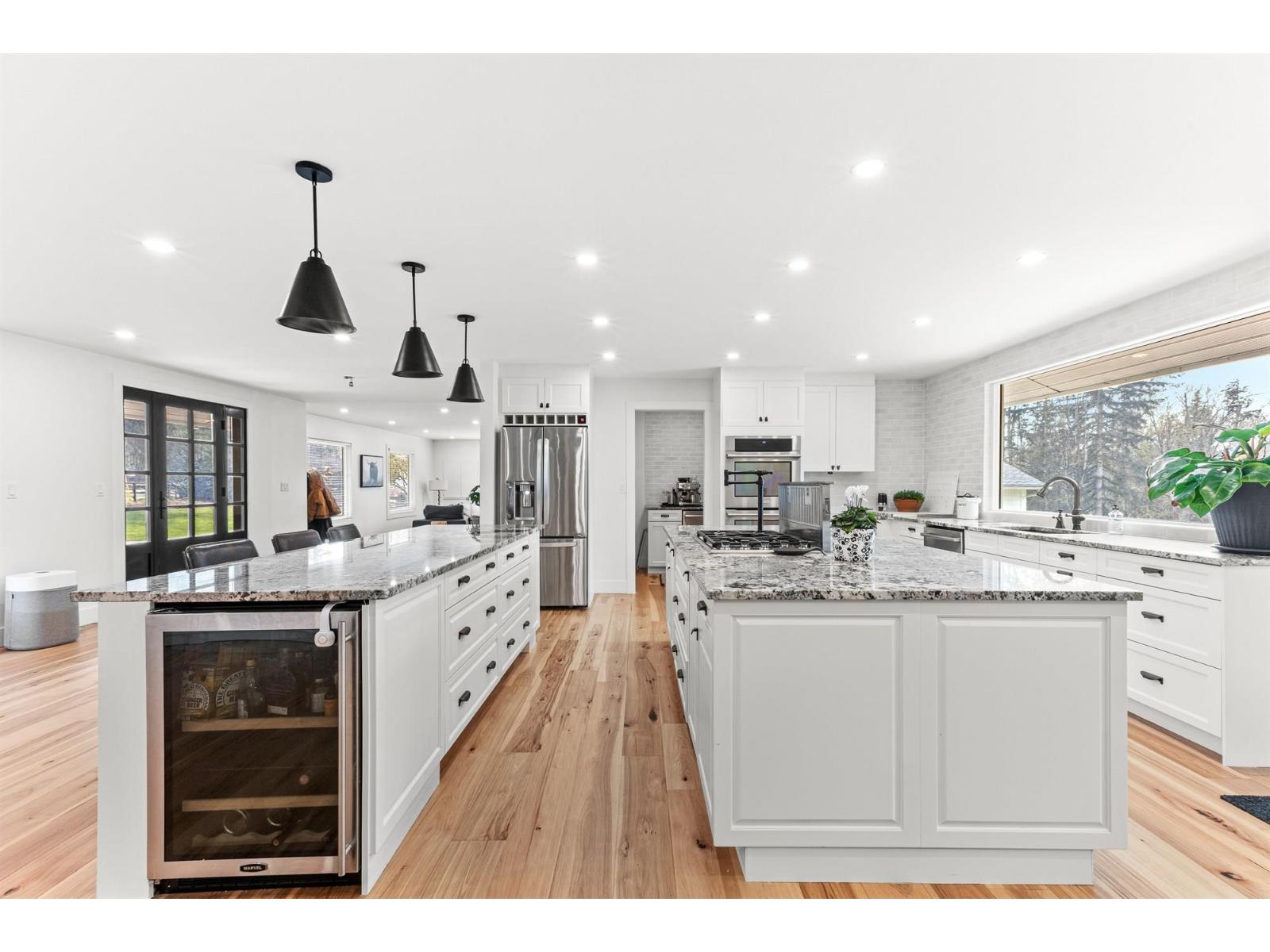 7025 Hesslea Crescent Property Photo 10