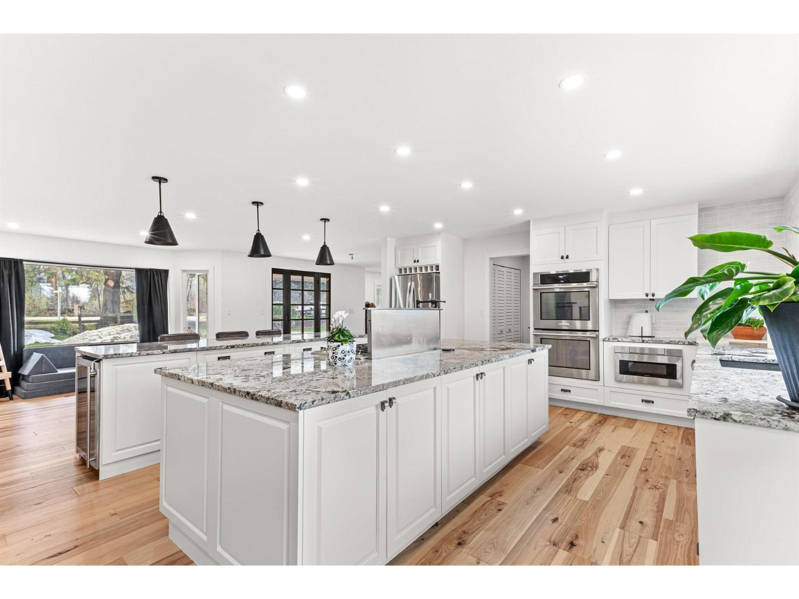7025 Hesslea Crescent Property Photo 11