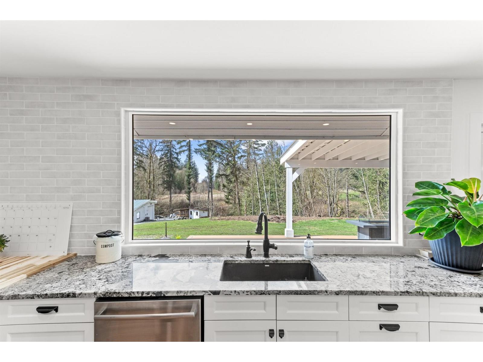 7025 Hesslea Crescent Property Photo 12