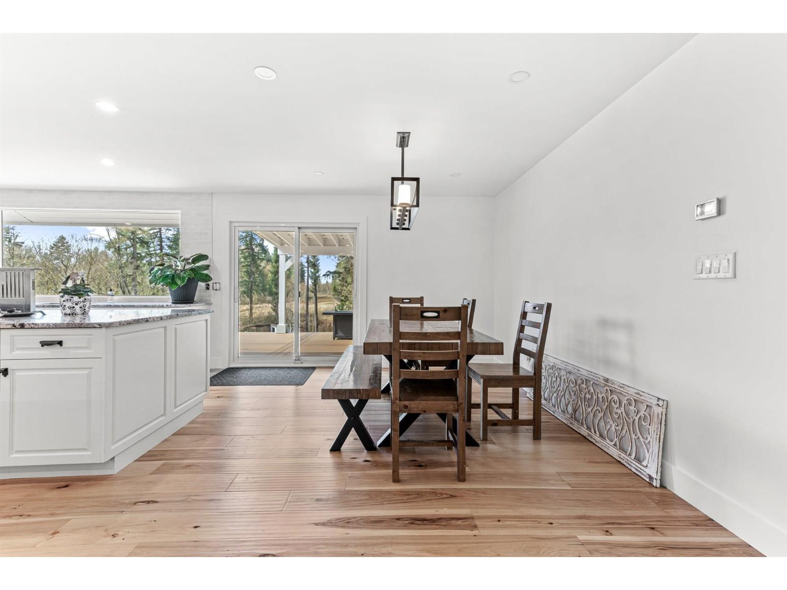 7025 Hesslea Crescent Property Photo 13