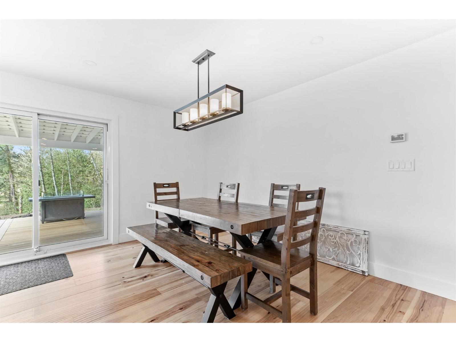 7025 Hesslea Crescent Property Photo 14
