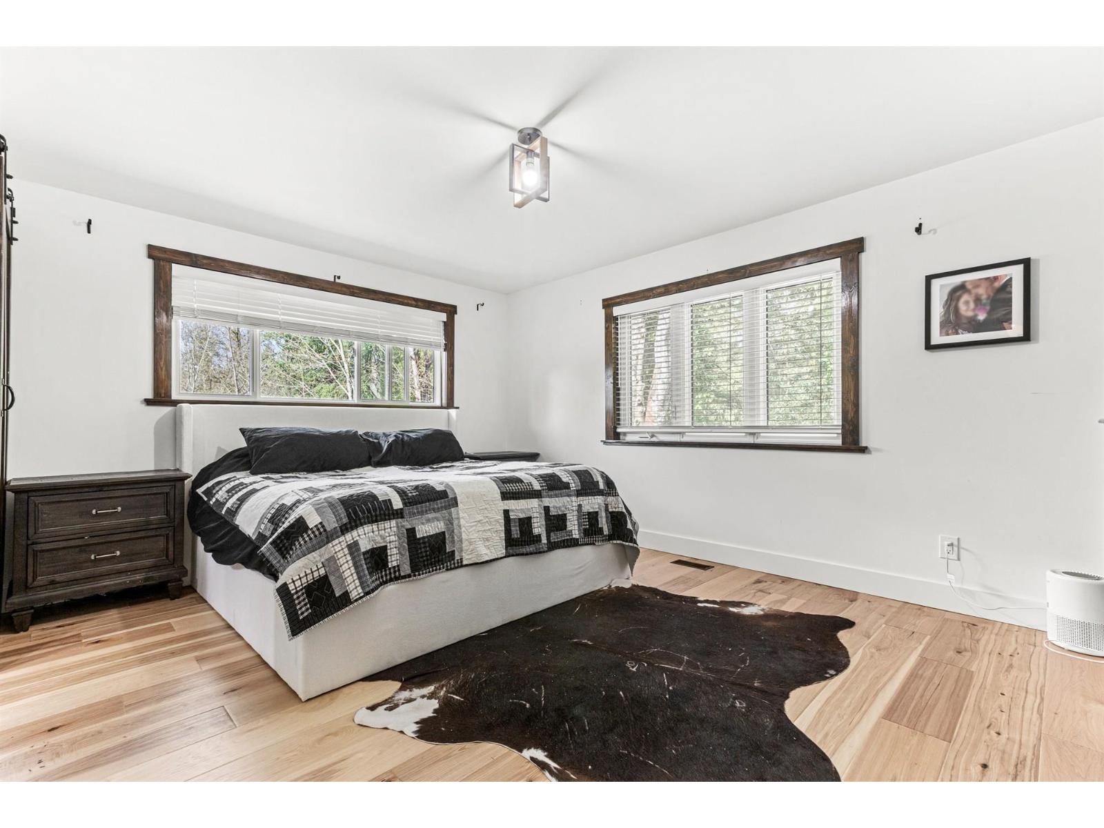 7025 Hesslea Crescent Property Photo 16