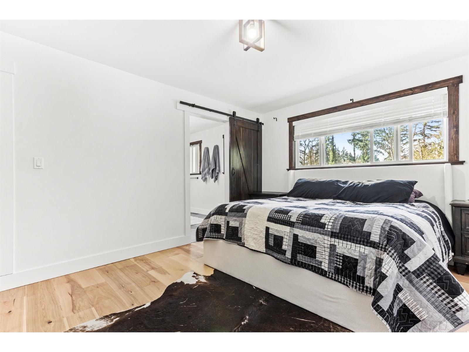 7025 Hesslea Crescent Property Photo 17