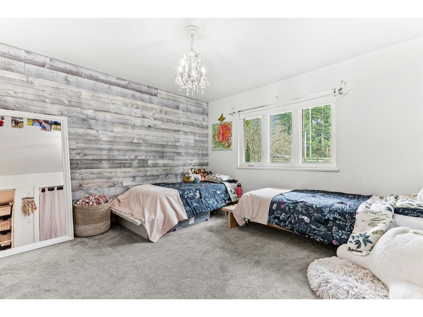 7025 Hesslea Crescent Property Photo 20