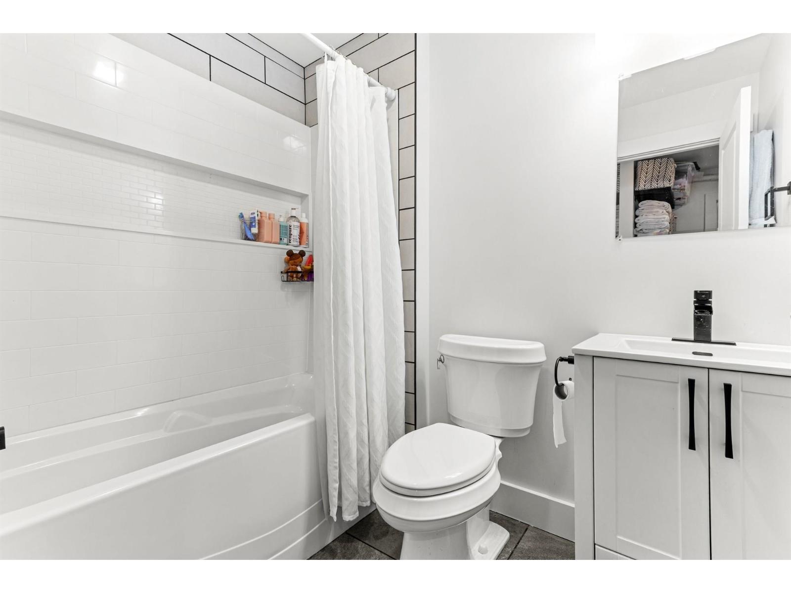 7025 Hesslea Crescent Property Photo 22