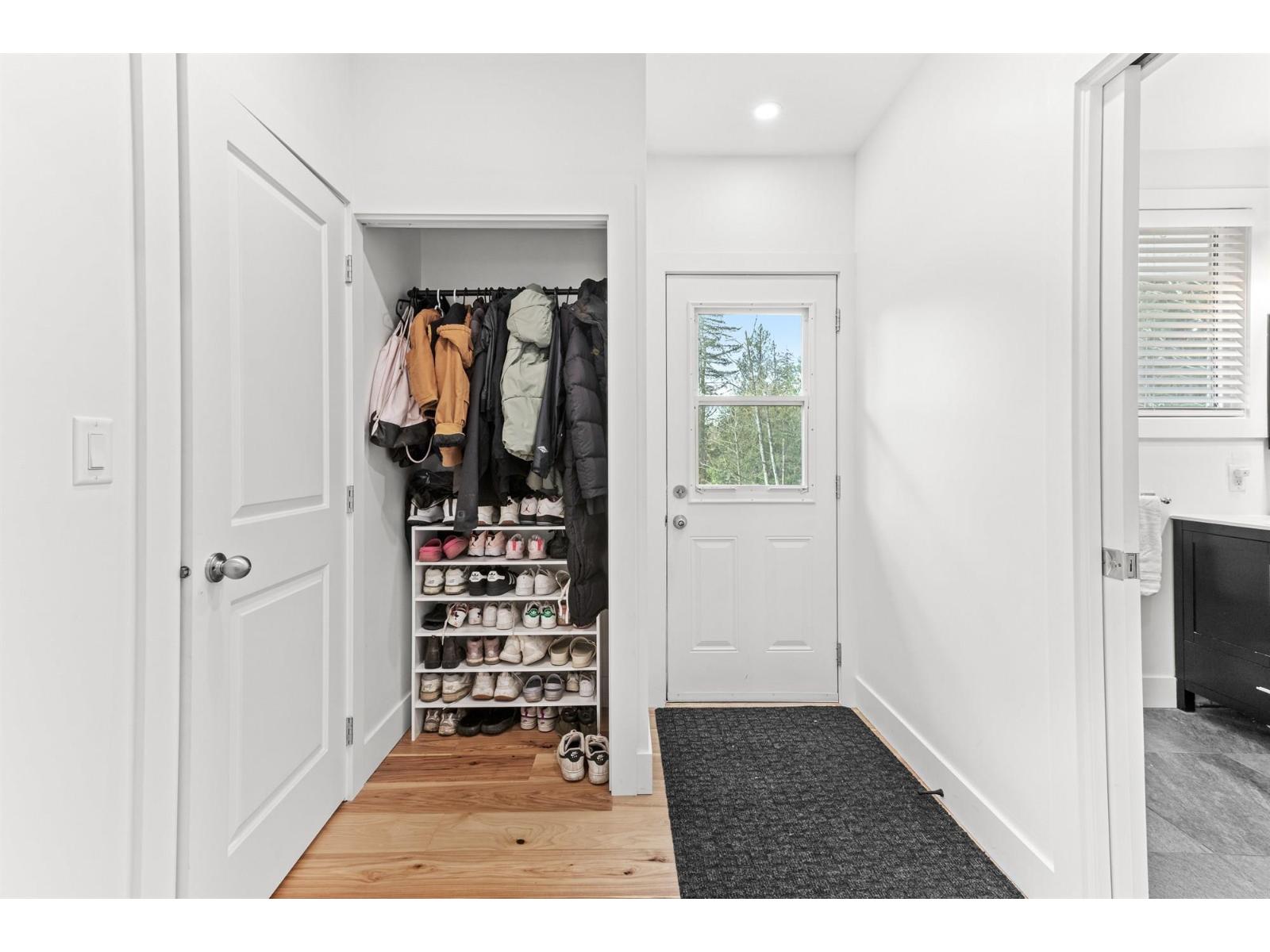7025 Hesslea Crescent Property Photo 23