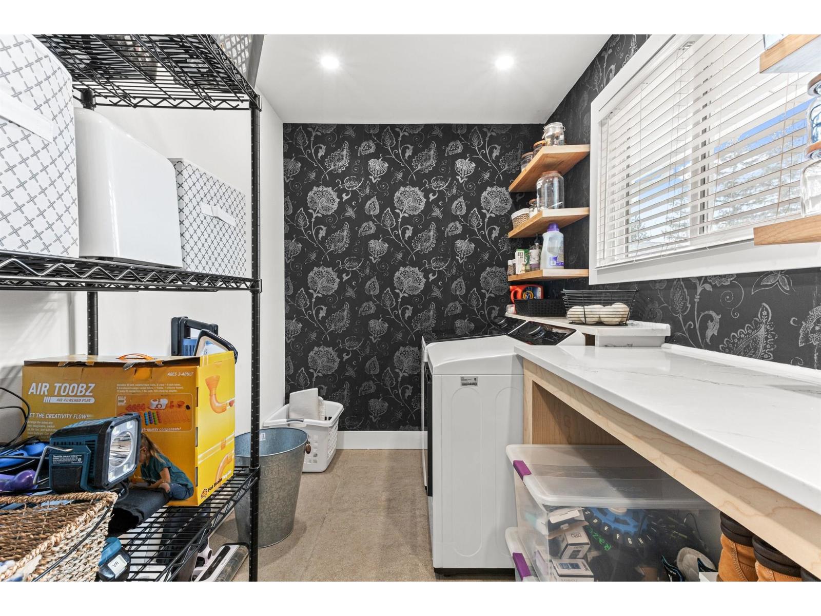 7025 Hesslea Crescent Property Photo 24
