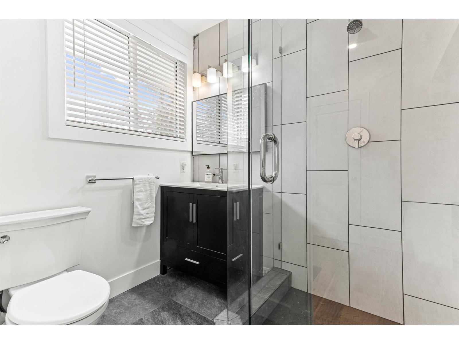 7025 Hesslea Crescent Property Photo 25