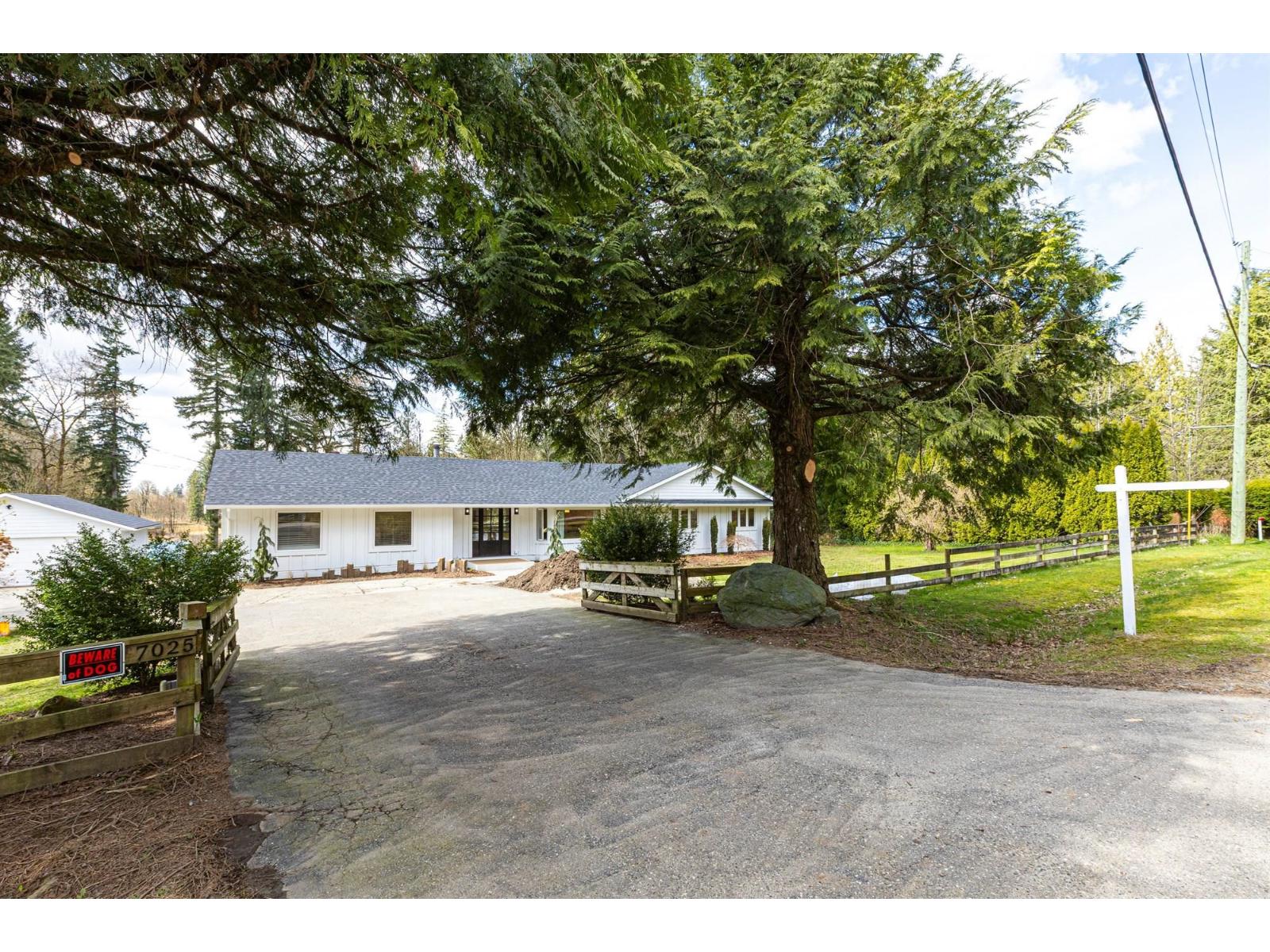 7025 Hesslea Crescent Property Photo 27