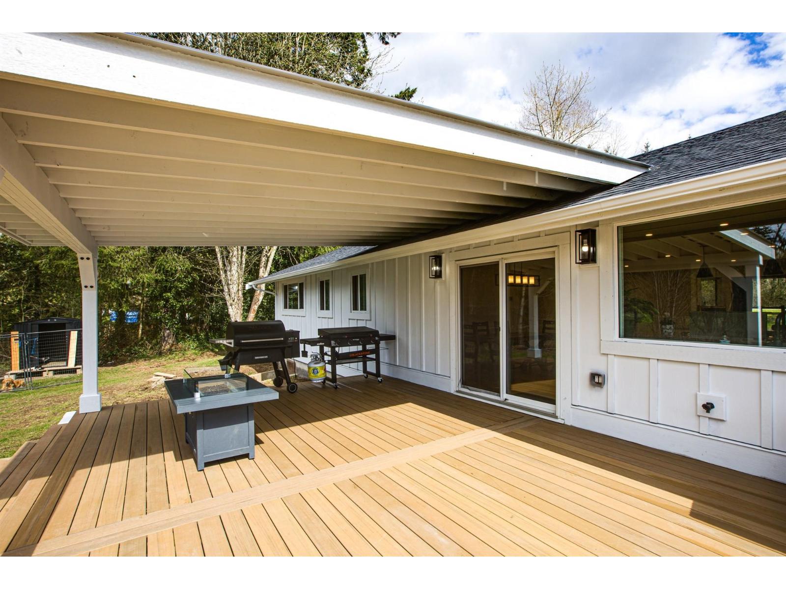 7025 Hesslea Crescent Property Photo 28