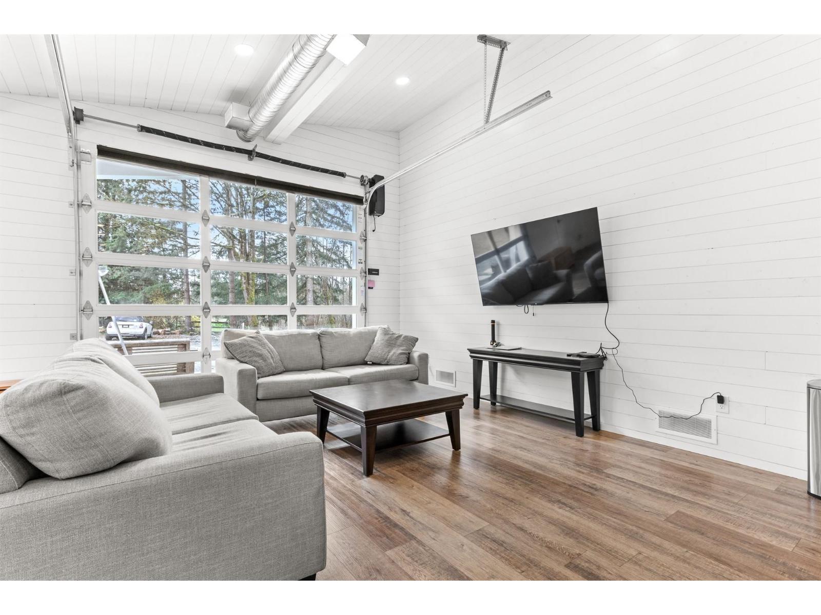 7025 Hesslea Crescent Property Photo 30