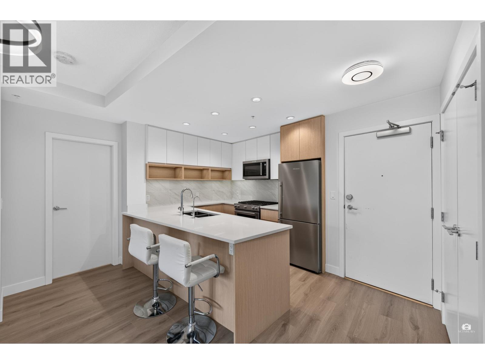 105 8940 University Crescent Property Photo 1